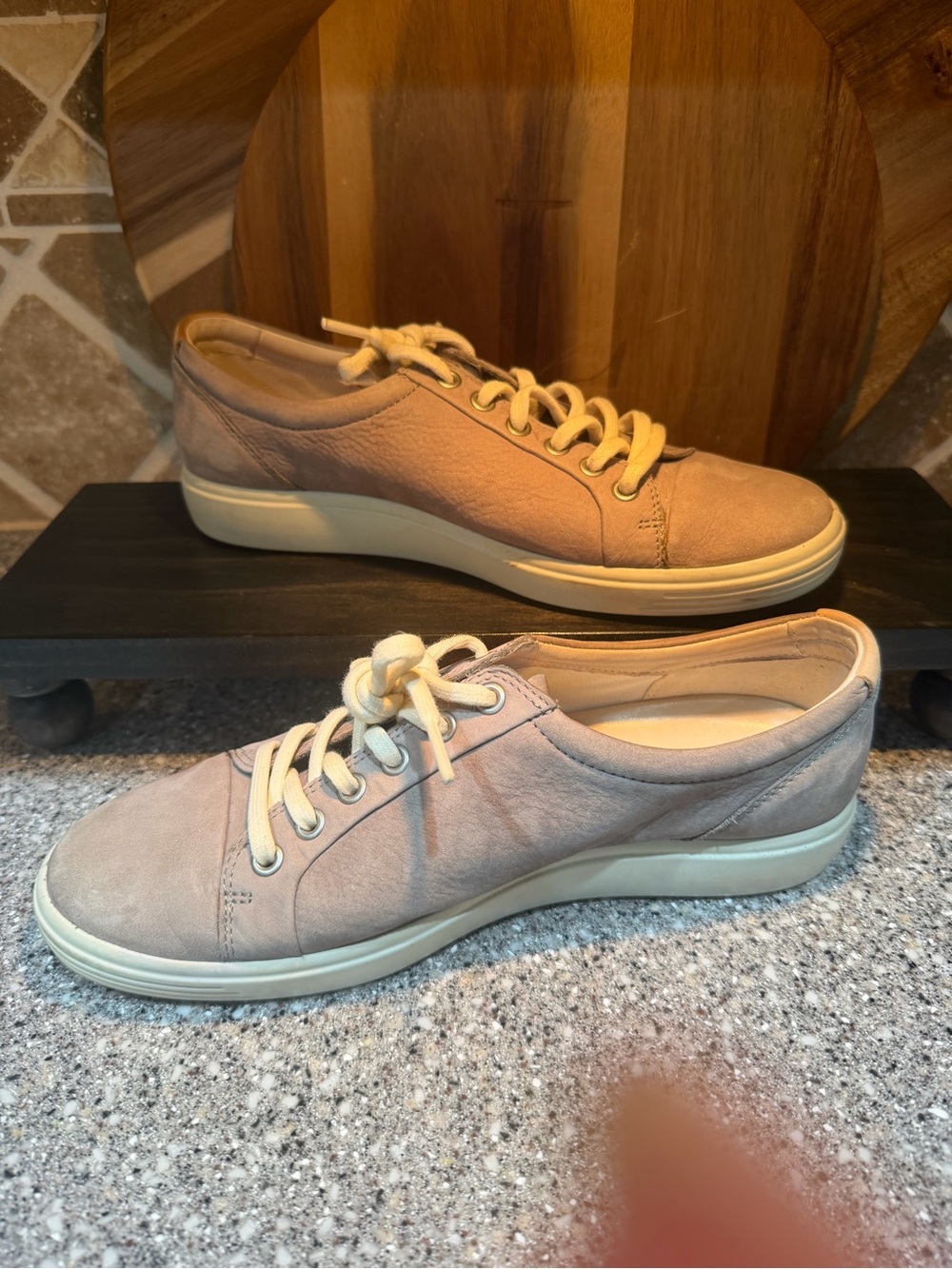 ECCO soft 7 sneaker- only worn 3 times 
Women size 40( I wear a size 9.5 )
